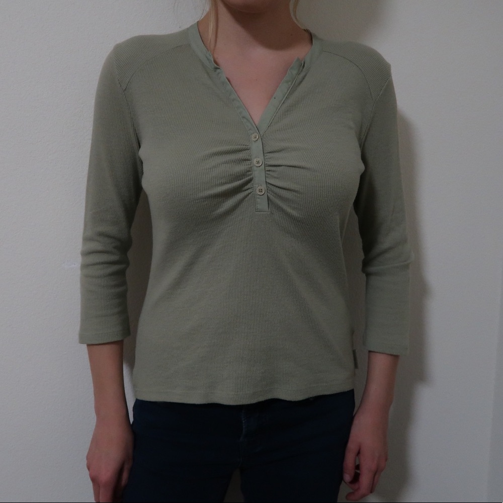 SOFT GREEN CALVIN KLEIN TOP 👗🧤👒🐸🐛🌵🍀